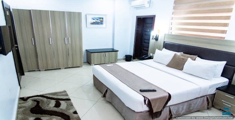 De Grandeur Tower Apartment